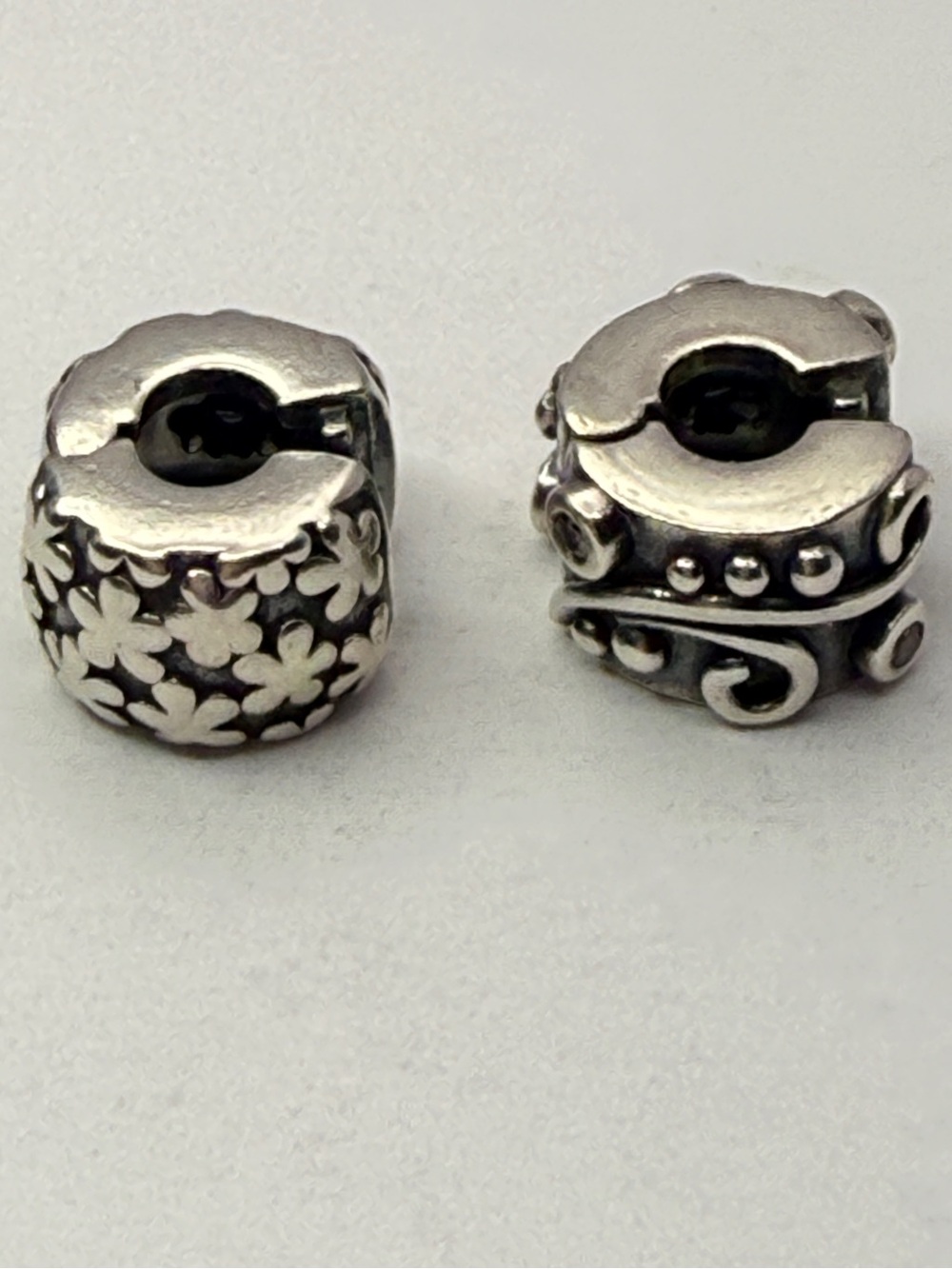 Retired Pandora Clip Charm Pair – Lazy Daisy & Tendril Clips